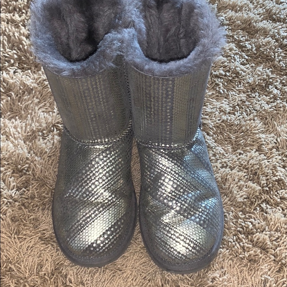 Ugg Bailey Bow Holiday edition